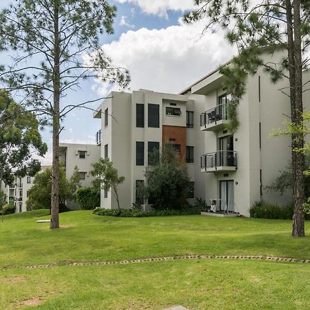 Modern Apartment In A Secure Golf Estate.Wifi Roodepoort Esterno foto