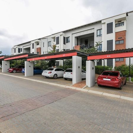 Modern Apartment In A Secure Golf Estate.Wifi Roodepoort Esterno foto