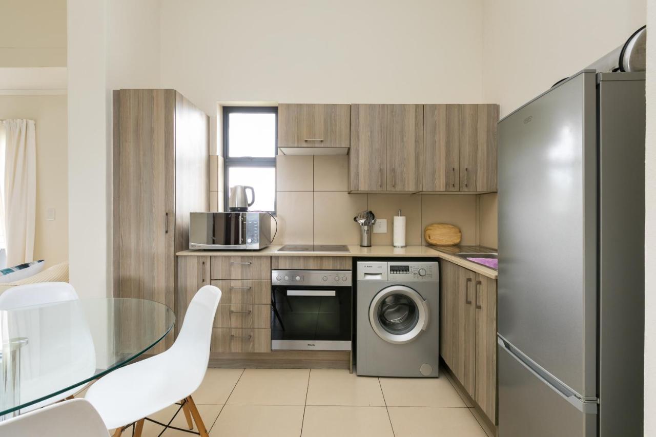Modern Apartment In A Secure Golf Estate.Wifi Roodepoort Esterno foto
