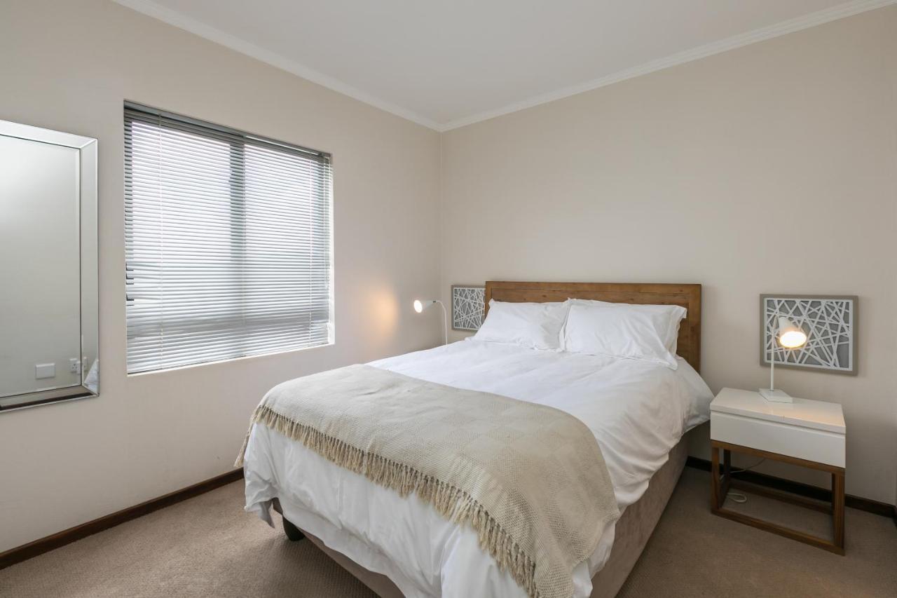 Modern Apartment In A Secure Golf Estate.Wifi Roodepoort Esterno foto