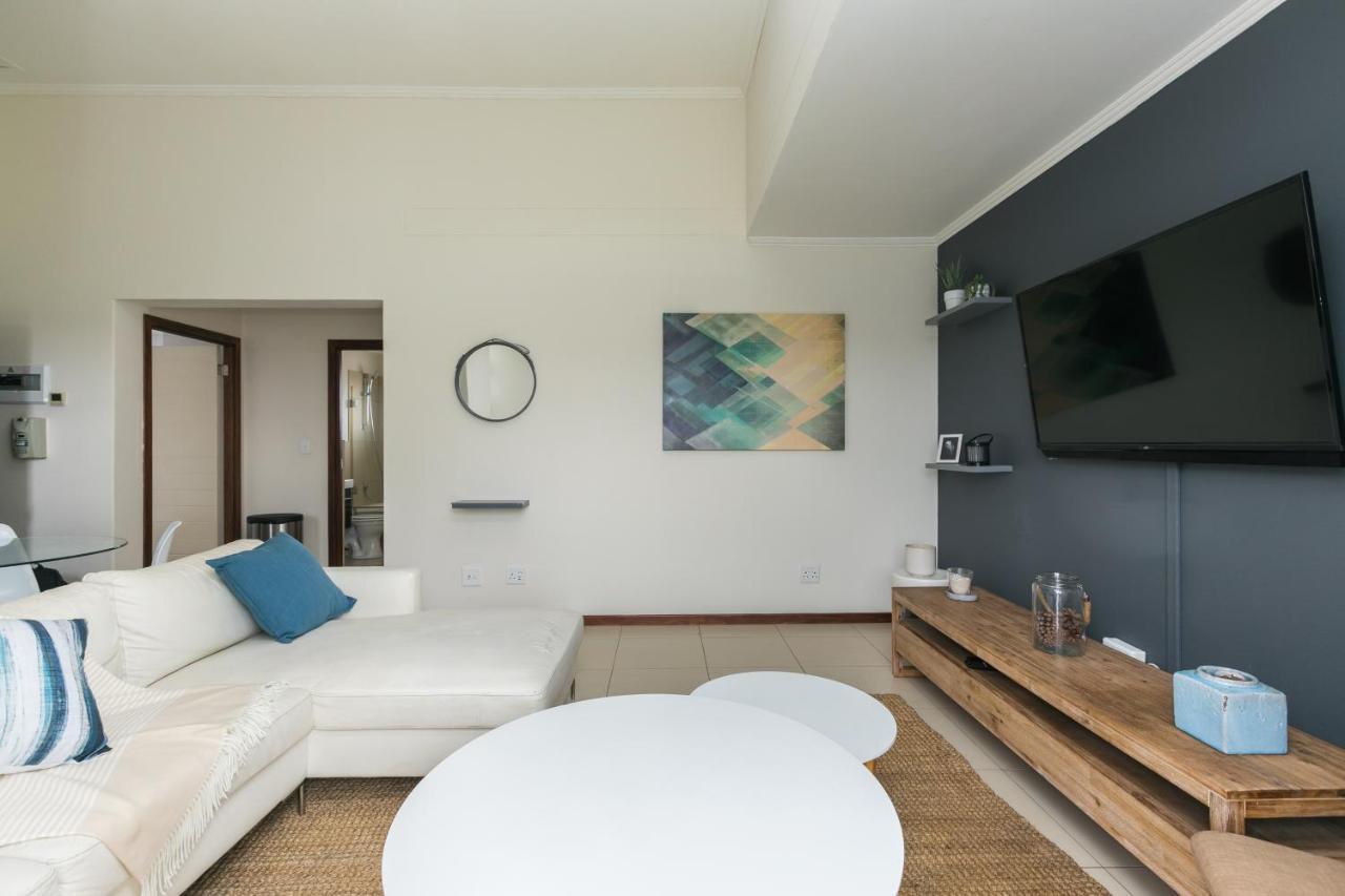 Modern Apartment In A Secure Golf Estate.Wifi Roodepoort Esterno foto