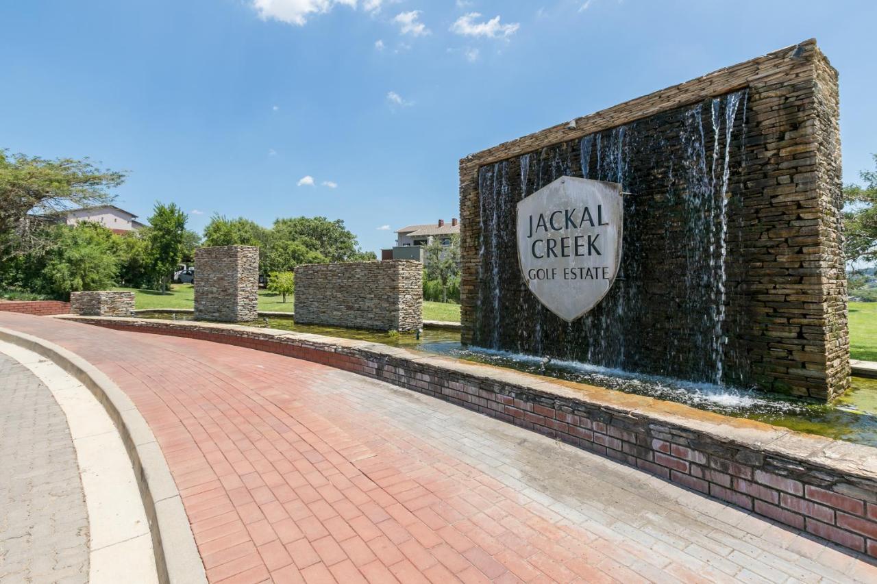 Modern Apartment In A Secure Golf Estate.Wifi Roodepoort Esterno foto