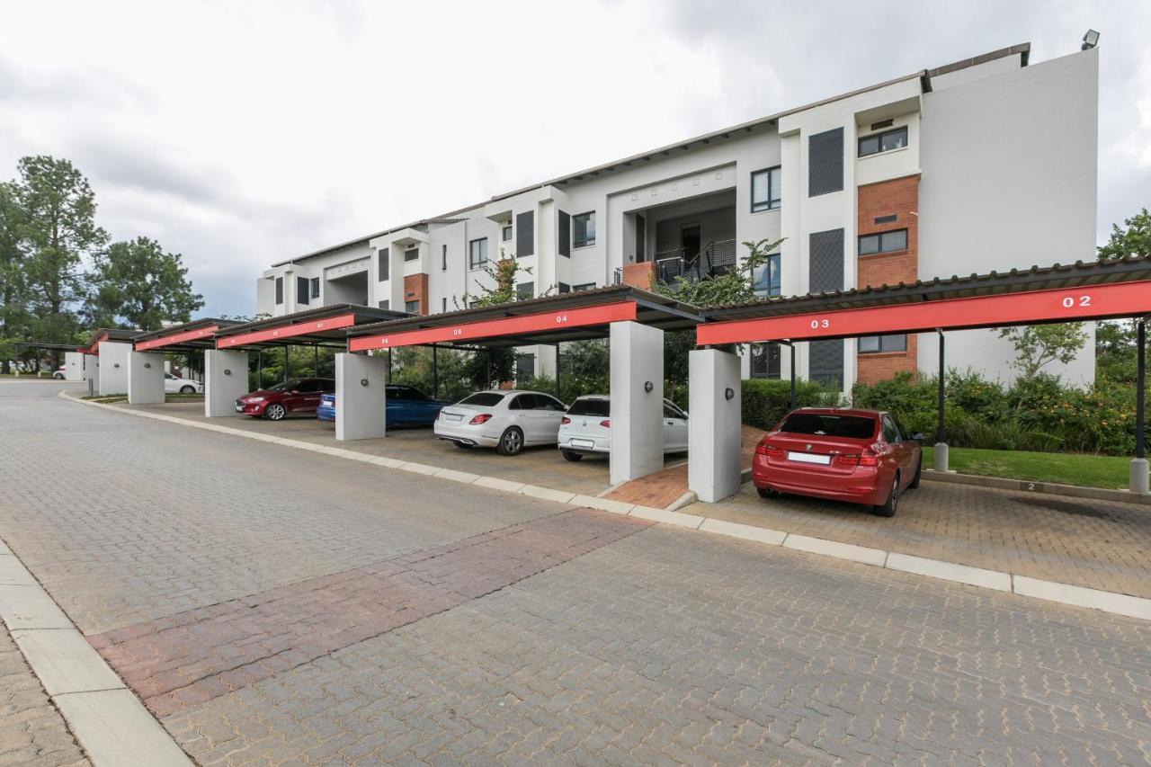 Modern Apartment In A Secure Golf Estate.Wifi Roodepoort Esterno foto