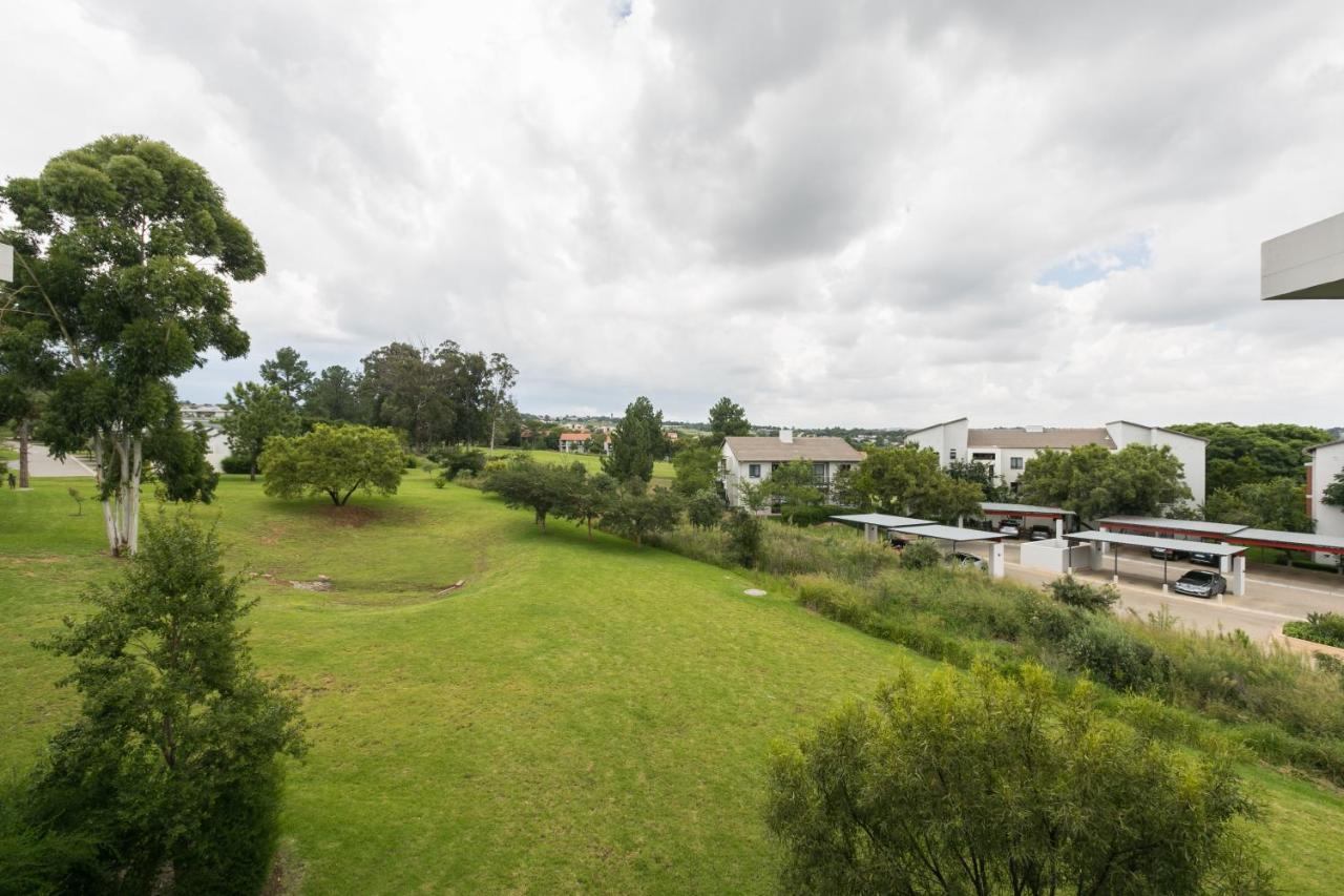 Modern Apartment In A Secure Golf Estate.Wifi Roodepoort Esterno foto